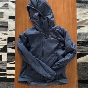 ARC’TERYX ATOM LT Hoody Navy S